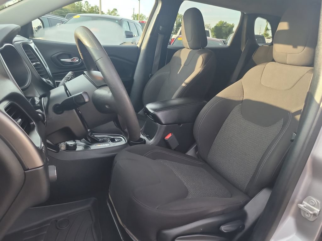 Used 2020 Jeep Cherokee Latitude AWD/4WD image 19