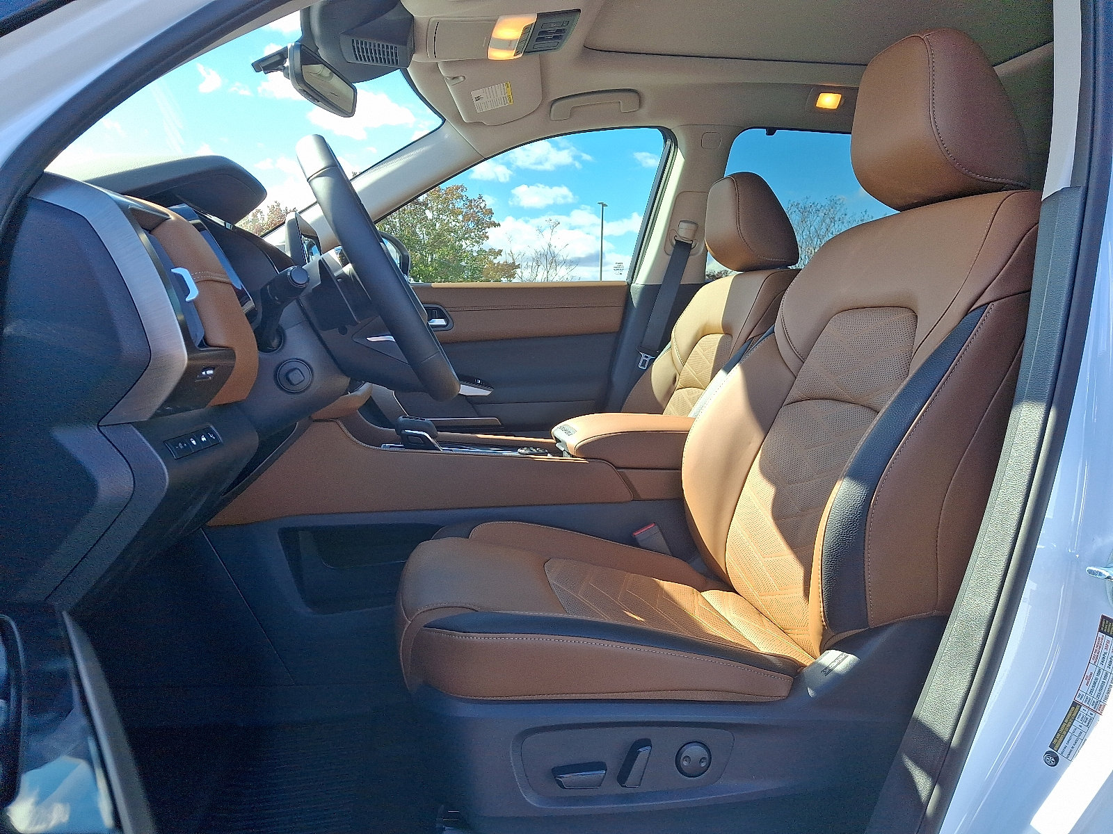 New 2025 Nissan Pathfinder Platinum image 6