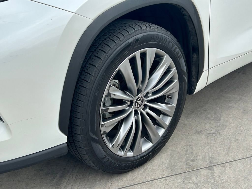 Used 2021 Toyota Highlander Platinum image 9