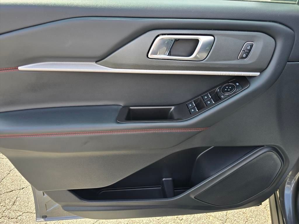 Used 2025 Ford Explorer ST-Line AWD/4WD image 11