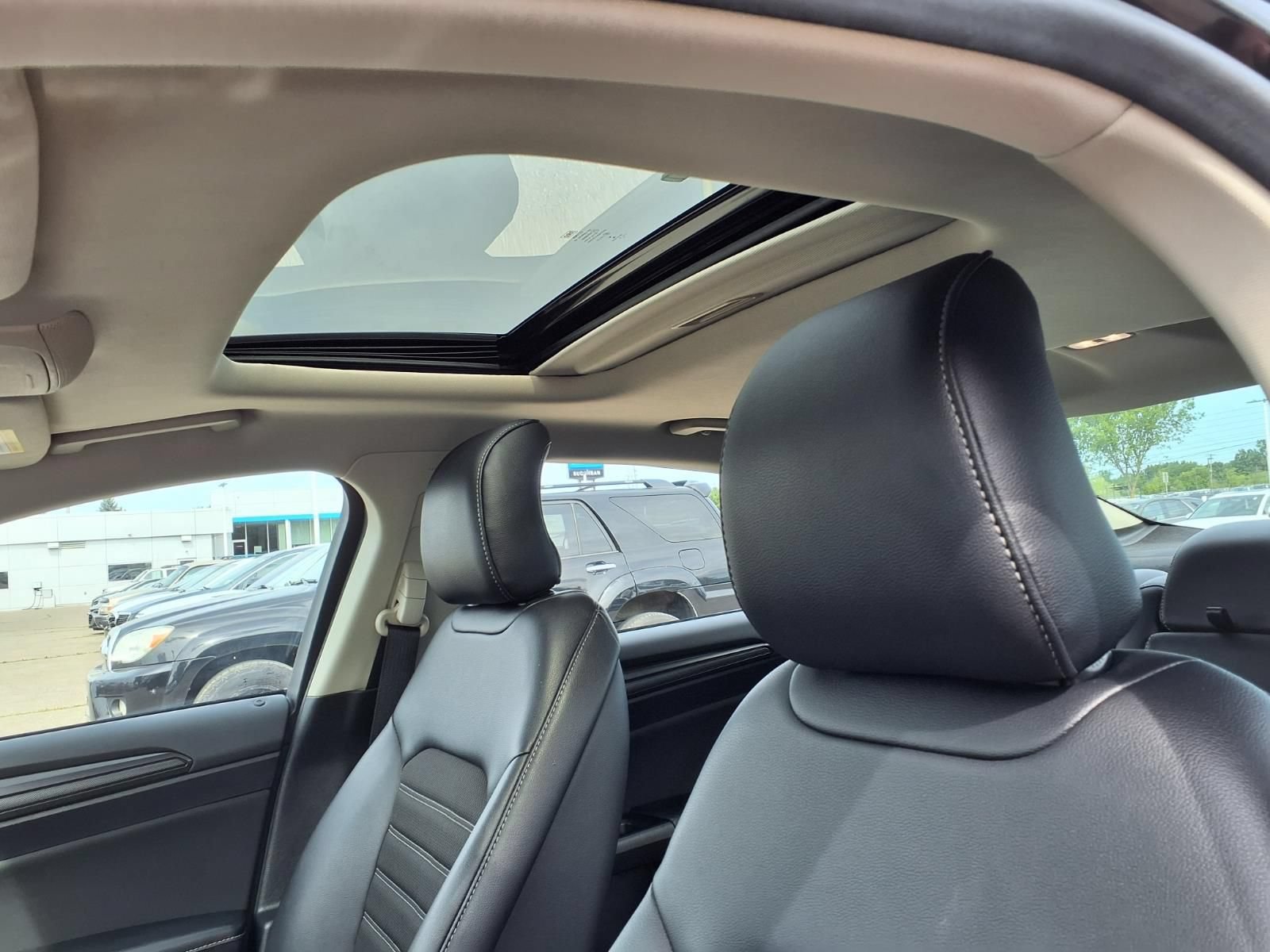 Used 2018 Ford Fusion SE w/ Equipment Group 201A FWD image 18