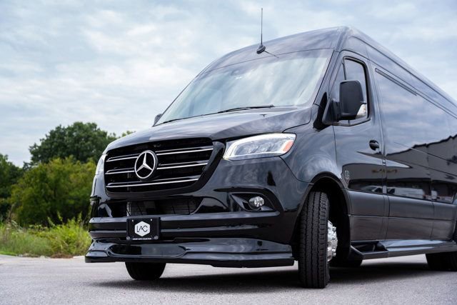 Used 2023 Mercedes-Benz Sprinter 3500 image 2