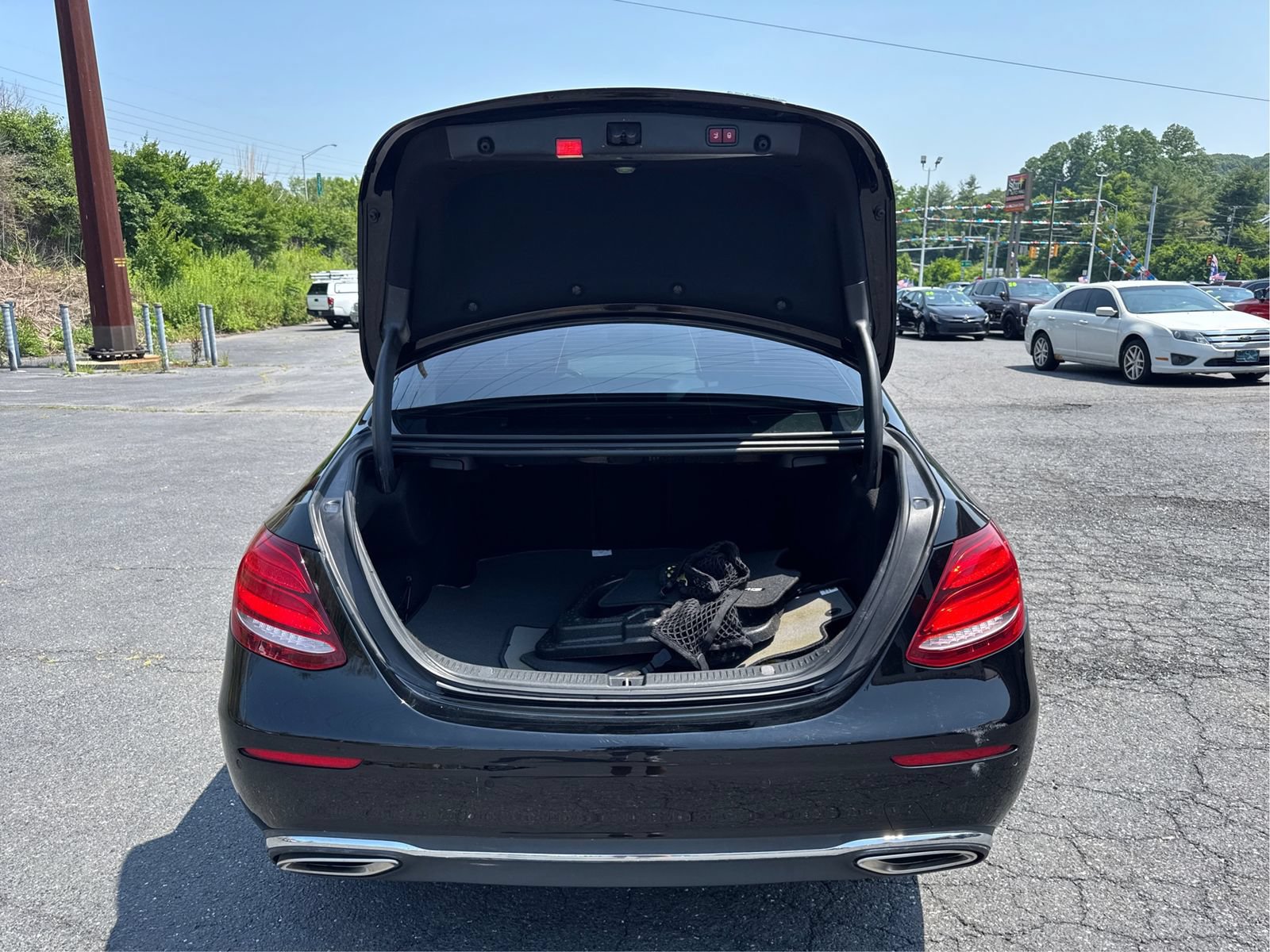 Used 2018 Mercedes-Benz E 300 4MATIC image 12