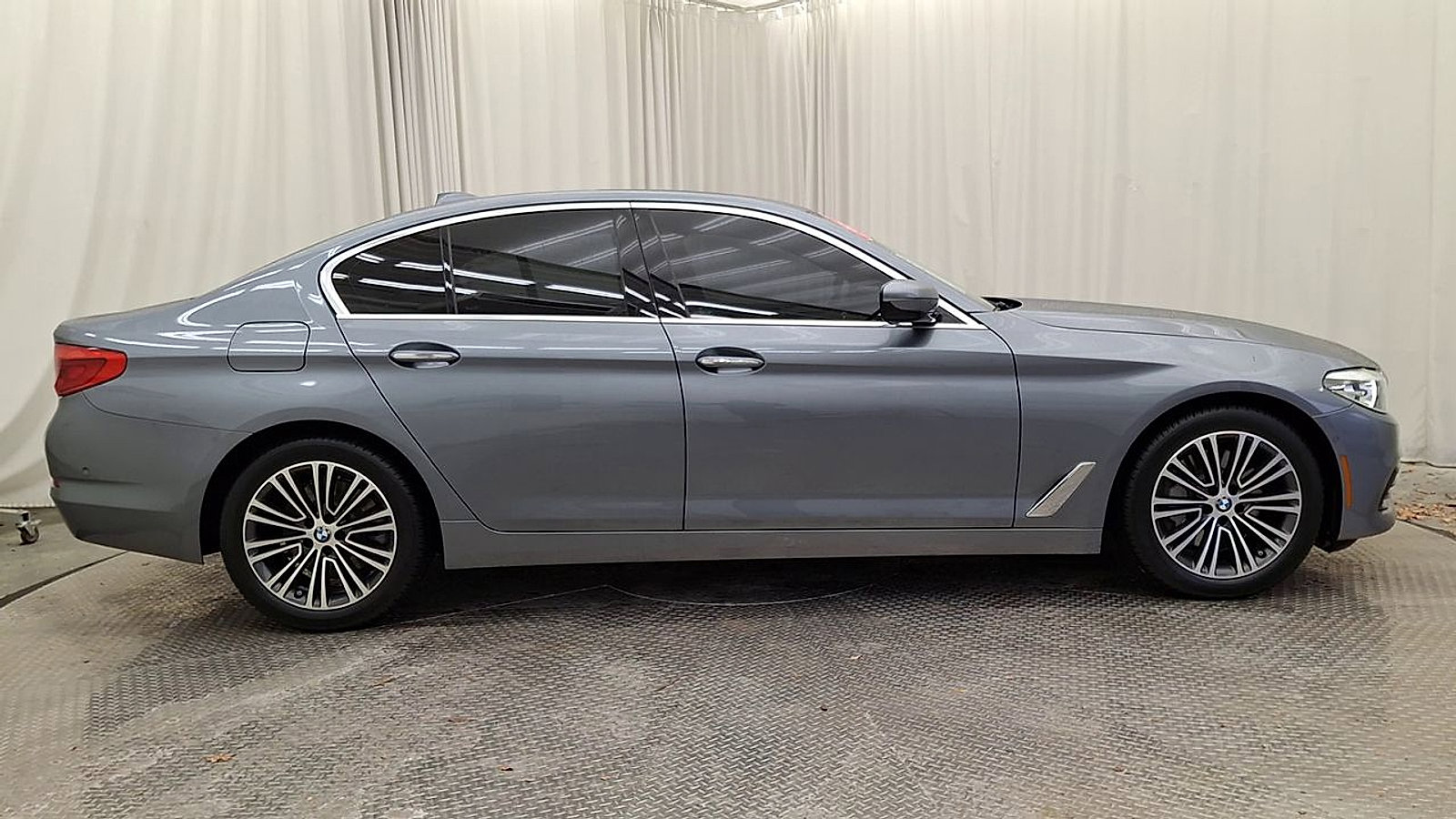 Used 2017 BMW 530i xDrive image 4