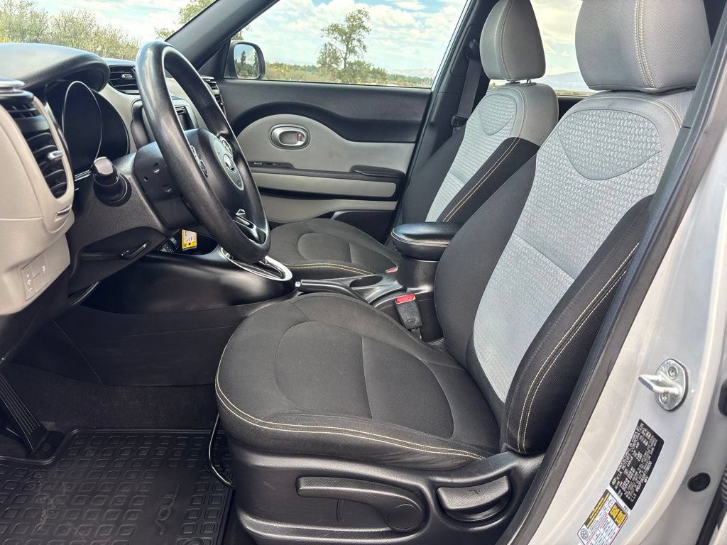 Used 2015 Kia Soul + FWD image 11