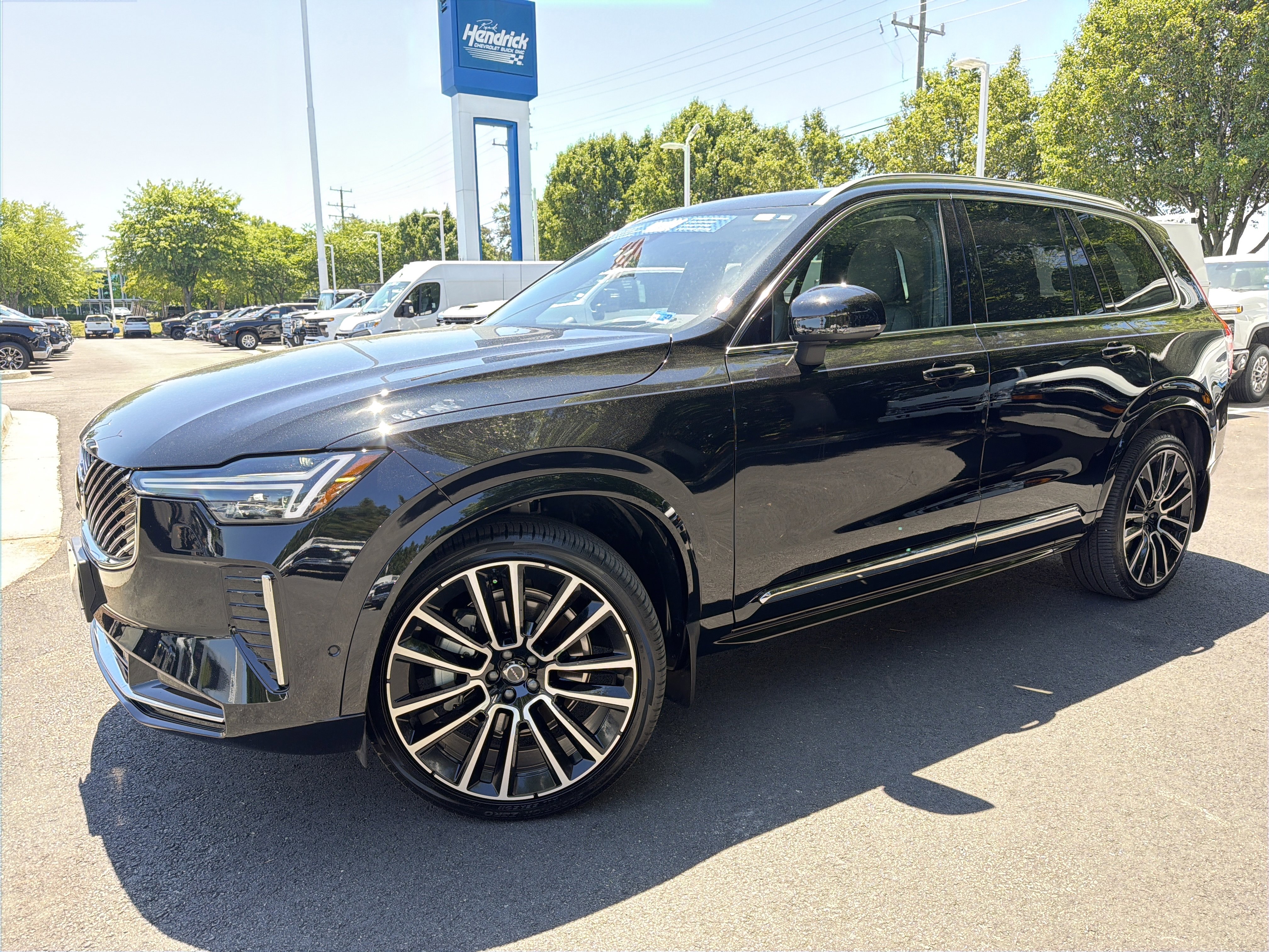 Used 2025 Volvo XC90 B6 Ultra w/ Lounge Package AWD/4WD image 5