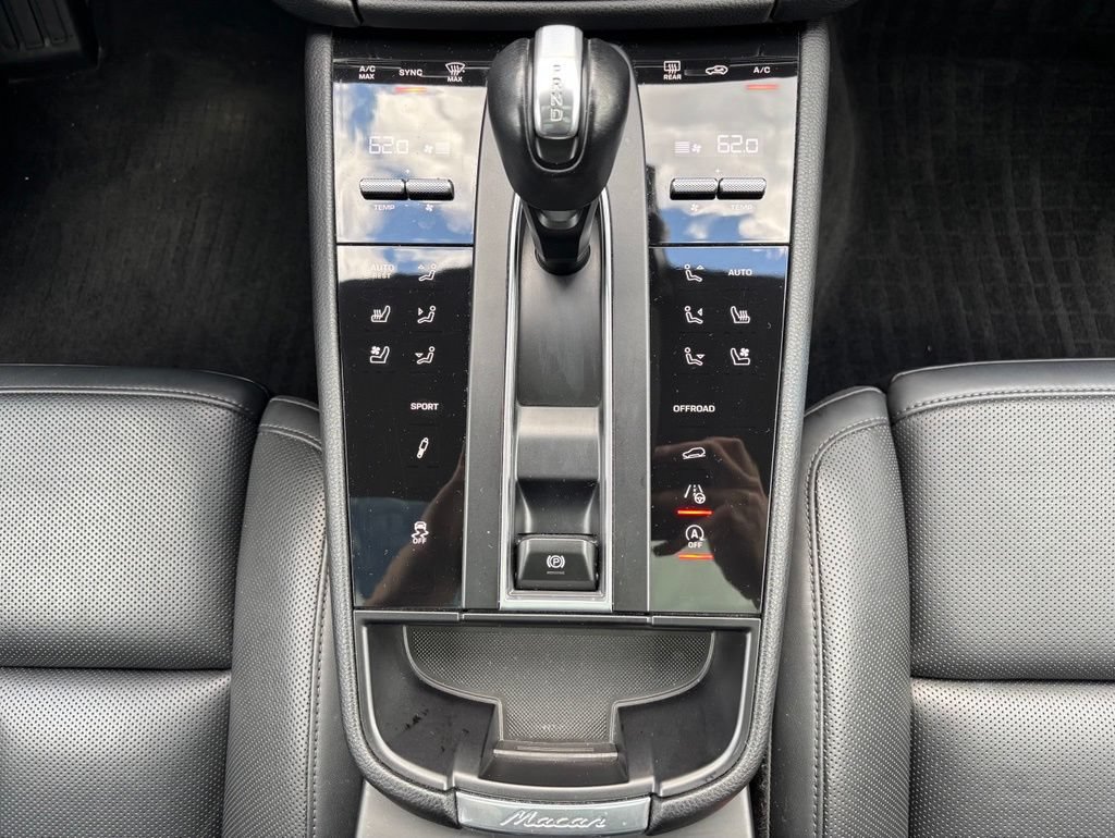 Certified 2023 Porsche Macan S AWD/4WD image 27