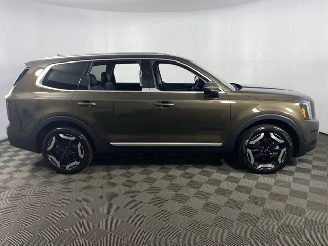 Used 2025 Kia Telluride EX w/ EX Captain's Chair Package FWD image 10
