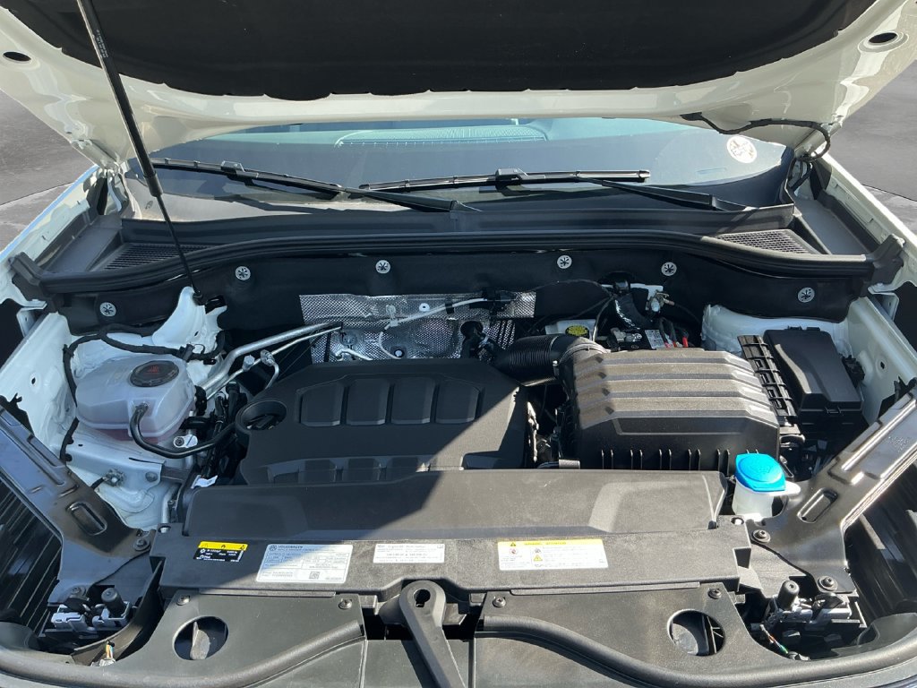 Used 2025 Volkswagen Atlas Peak Edition SE AWD/4WD image 18
