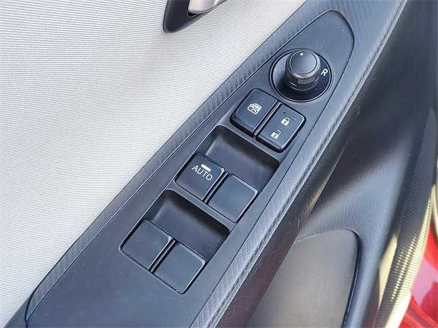 Used 2019 Toyota Yaris L image 9