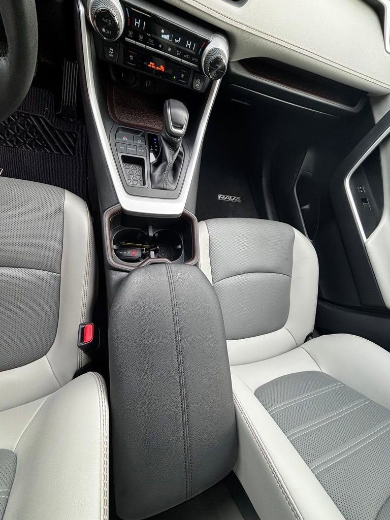 Used 2024 Toyota RAV4 Limited image 15