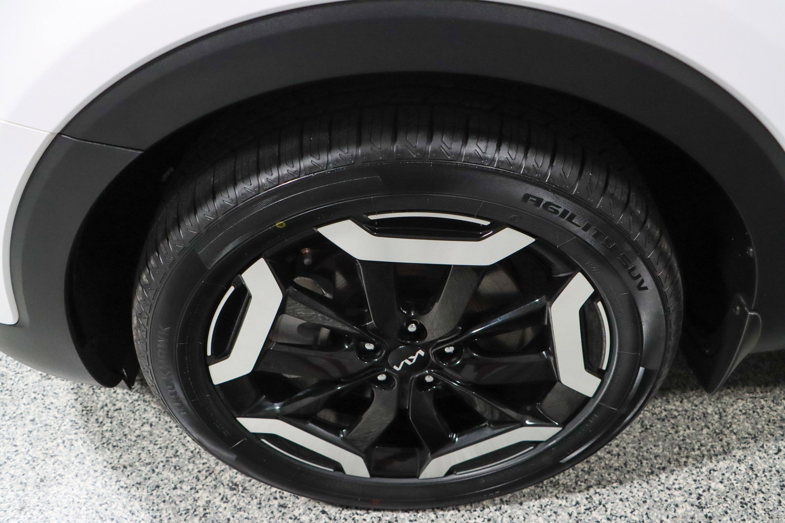 Used 2024 Kia Telluride EX w/ EX Captain's Chair Package image 11