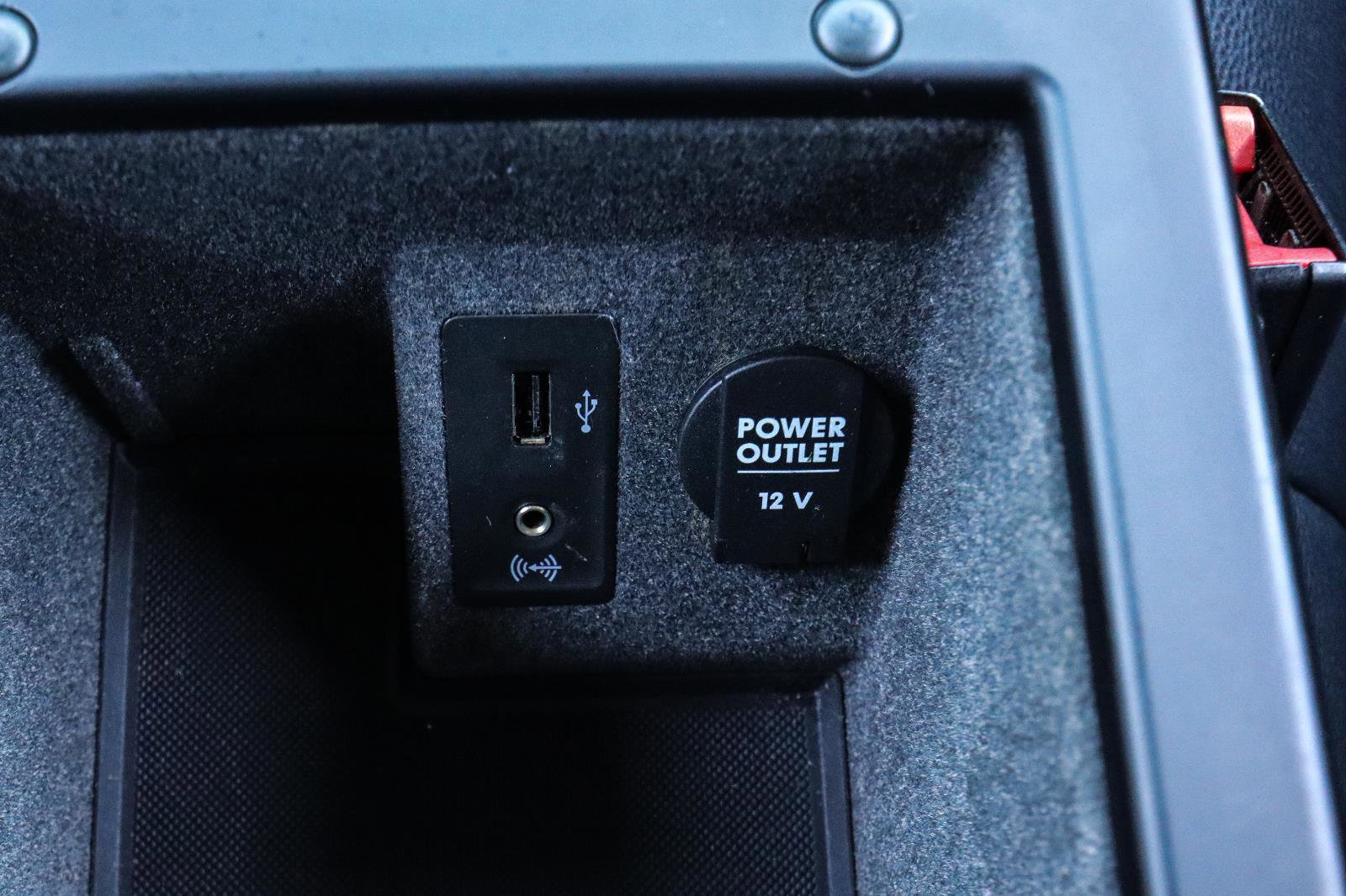 Used 2017 Porsche Macan image 32