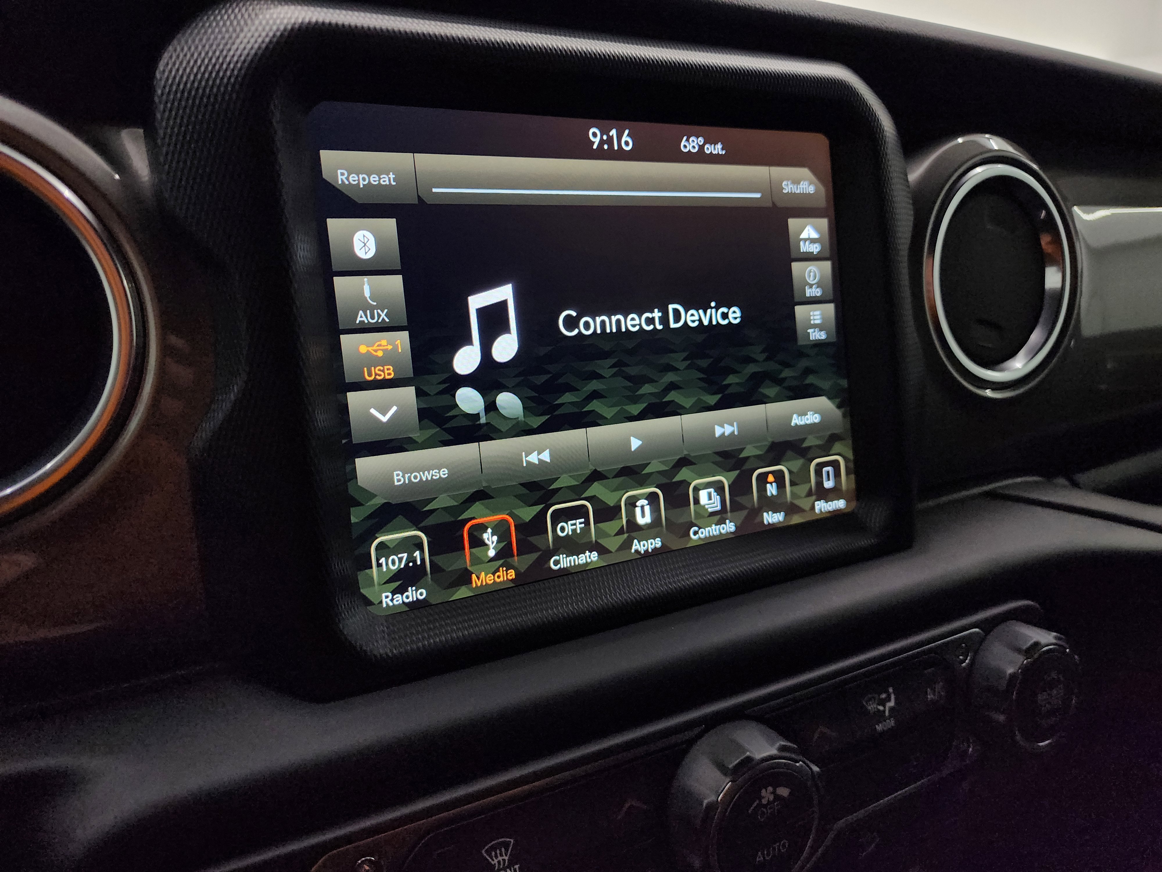 Used 2018 Jeep Wrangler Unlimited Sahara image 40