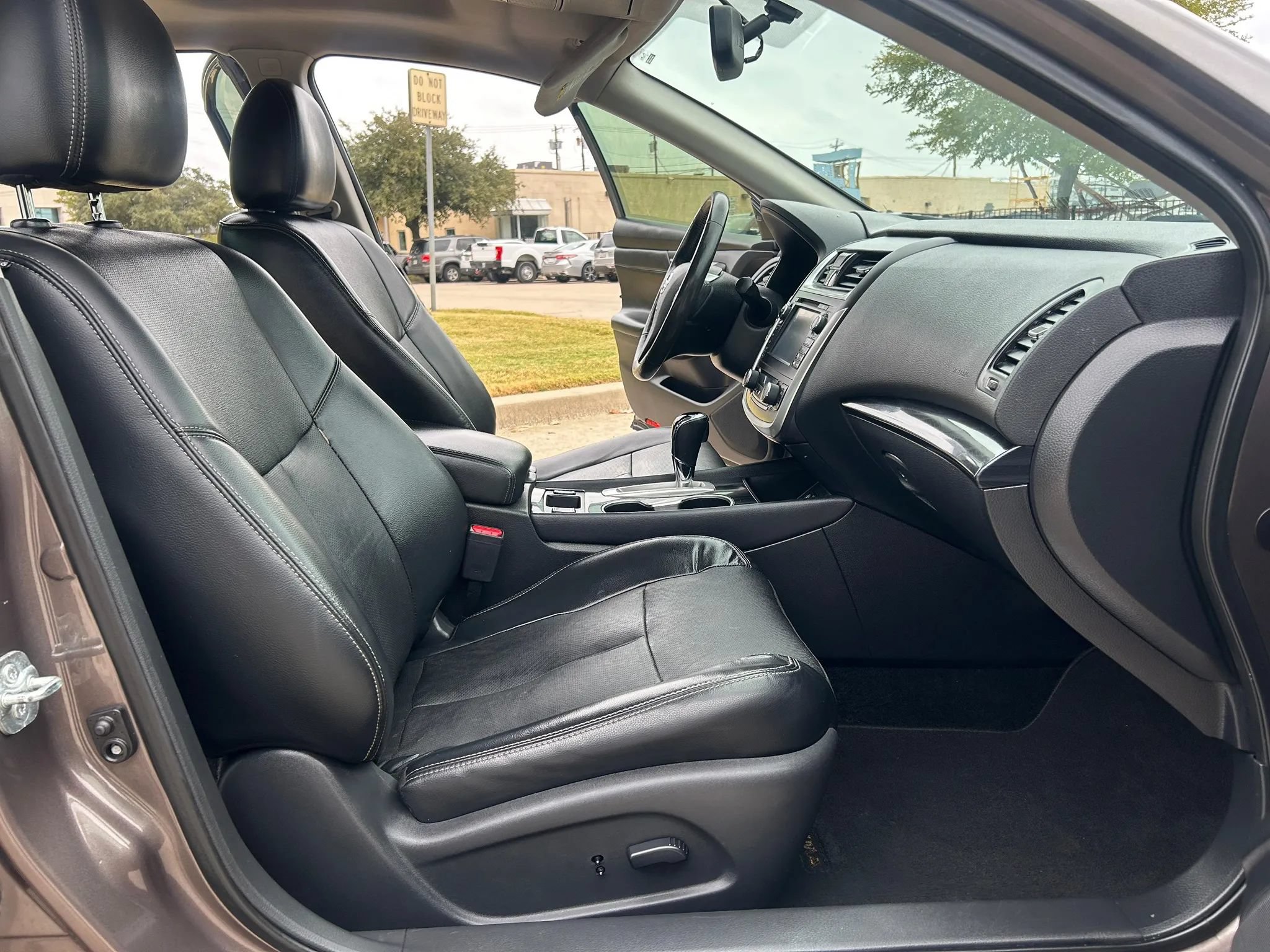 Used 2017 Nissan Altima 2.5 SL w/ 2.5 Technology Package FWD image 10
