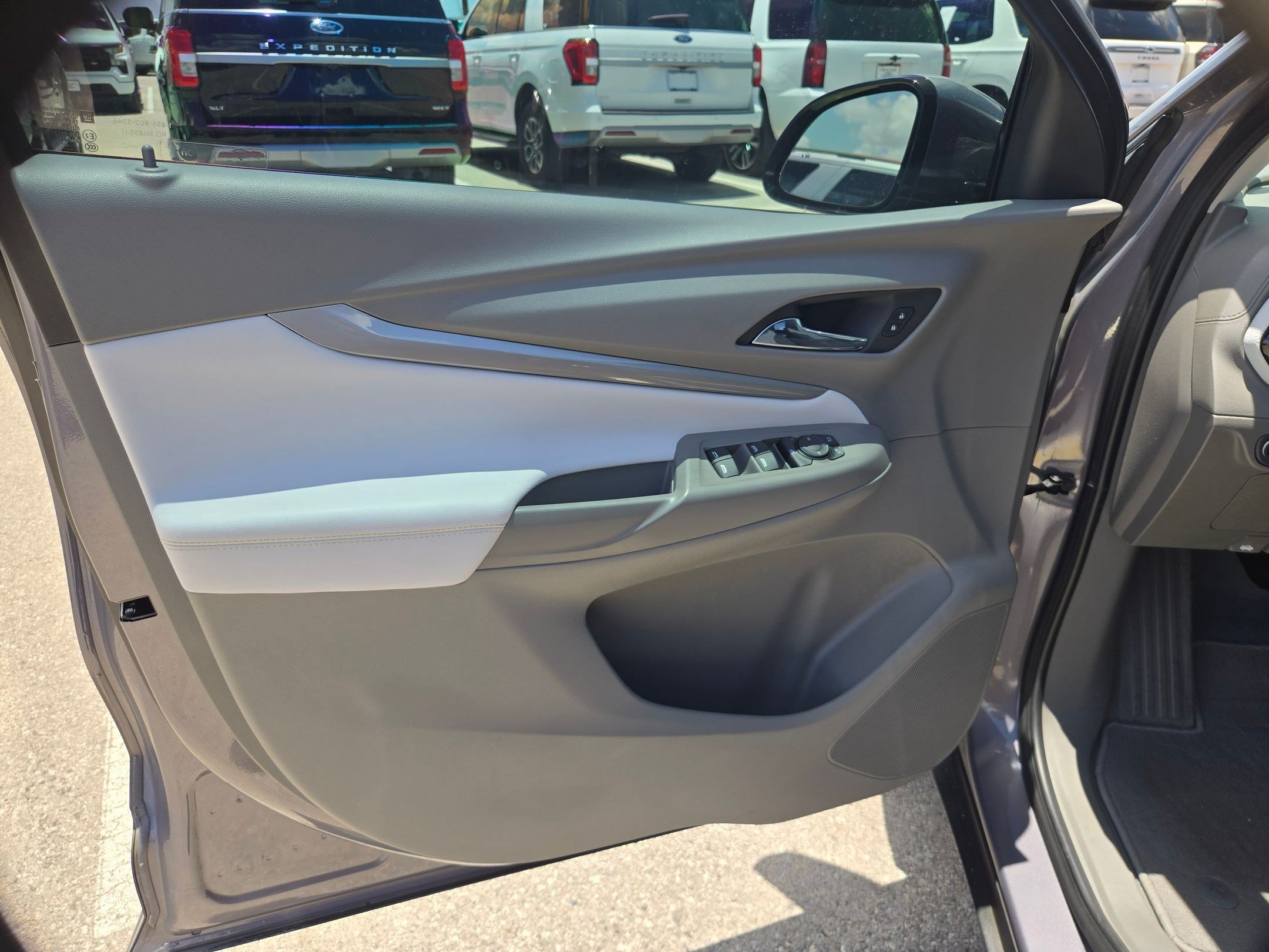 Used 2022 Chevrolet Bolt EUV Premier FWD image 12