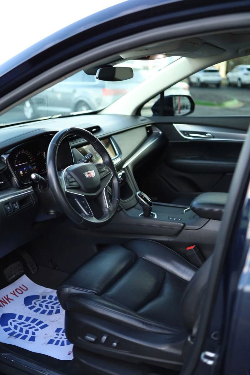 Used 2017 Cadillac XT5 Luxury w/ Driver Awareness Package AWD/4WD image 17