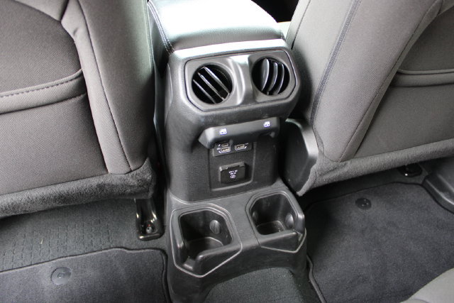 Used 2022 Jeep Wrangler Unlimited Sahara AWD/4WD image 39