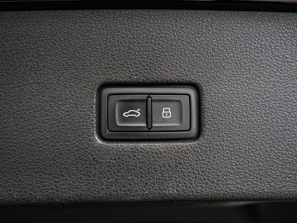 Used 2022 Audi Q8 Premium Plus AWD/4WD image 21