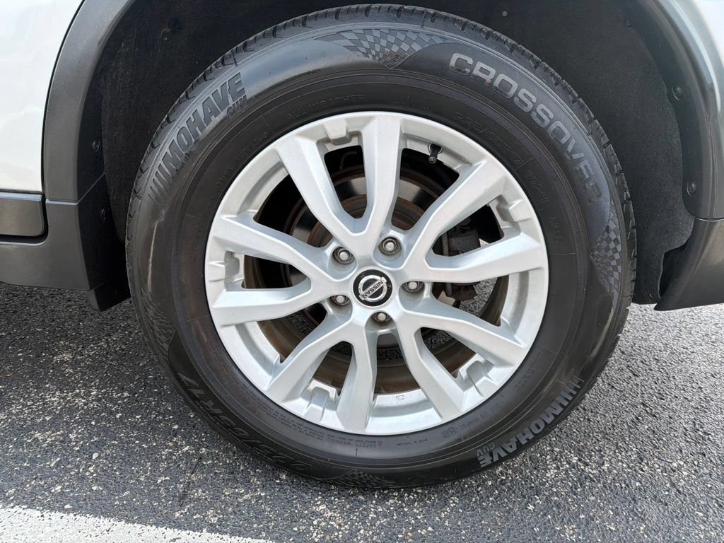Used 2018 Nissan Rogue SV FWD image 11