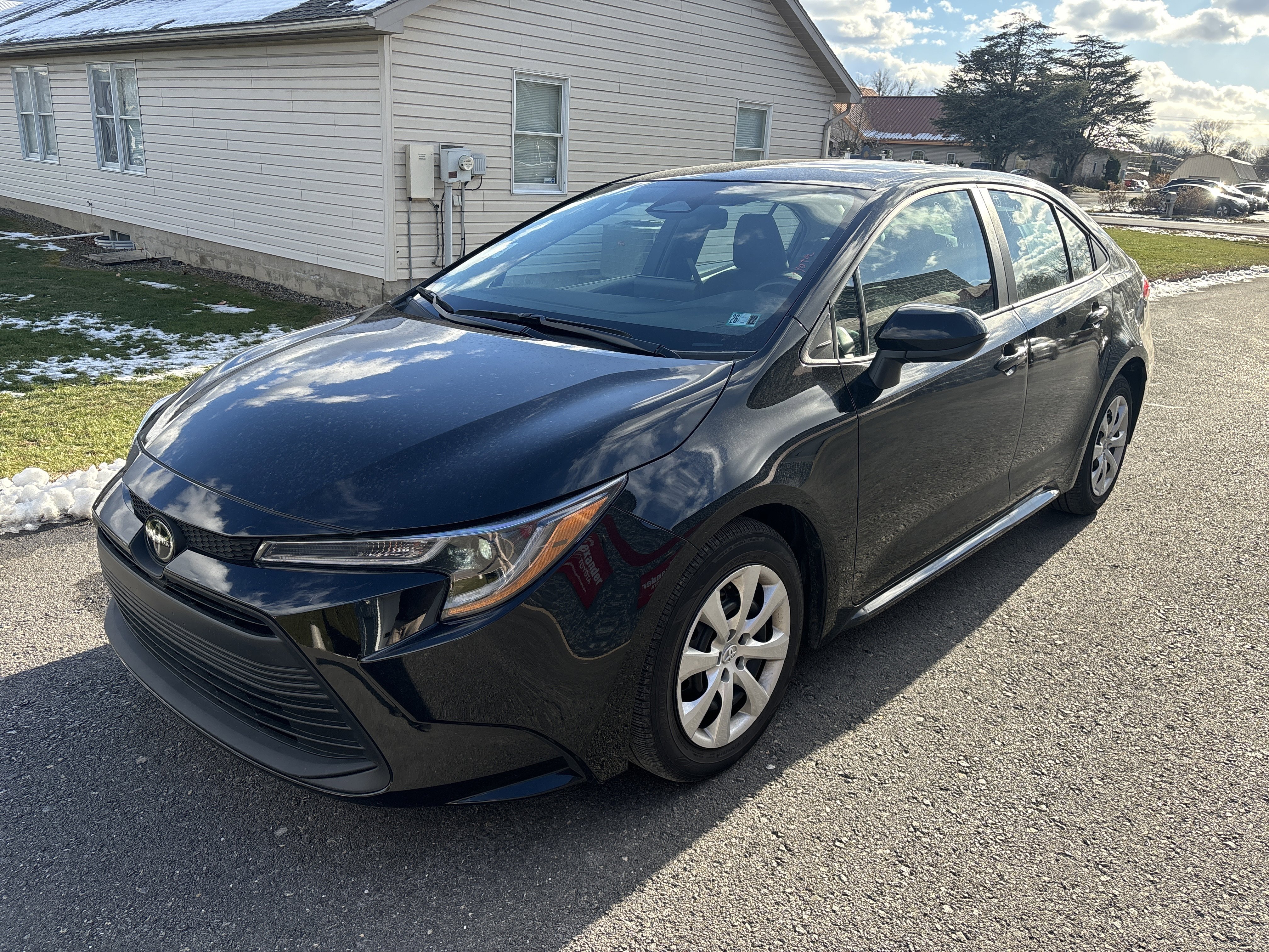 Used 2025 Toyota Corolla LE image 8