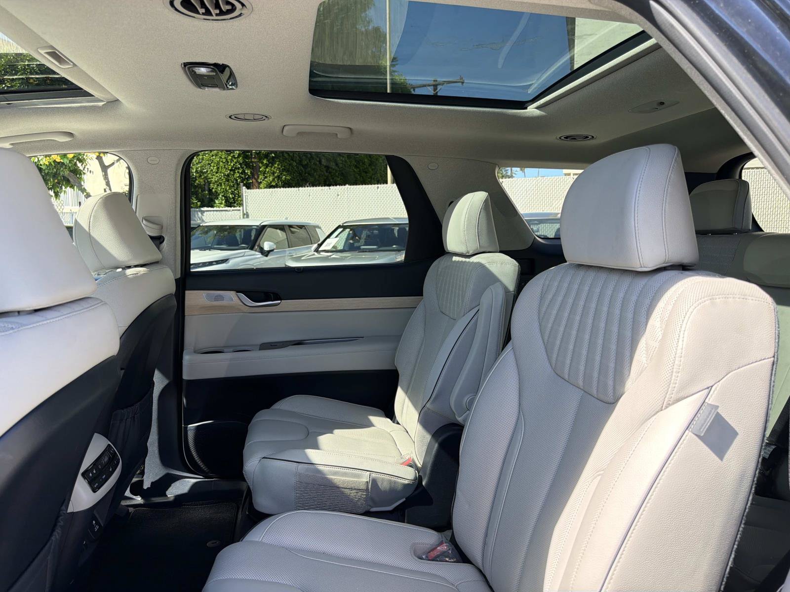 Used 2024 Hyundai Palisade Limited FWD image 15