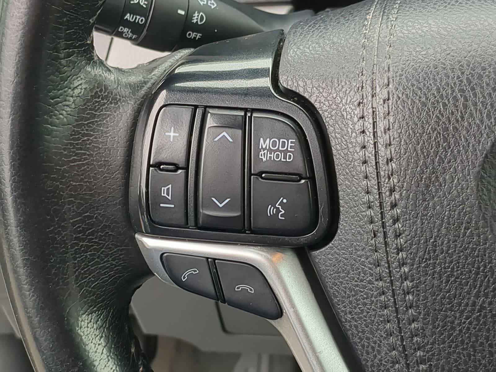 Used 2020 Toyota Sienna XLE w/ XLE Navigation Package FWD image 21