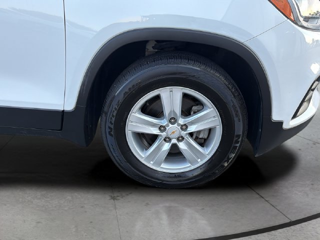 Certified 2020 Chevrolet Trax LT w/ LT Convenience Package FWD image 30