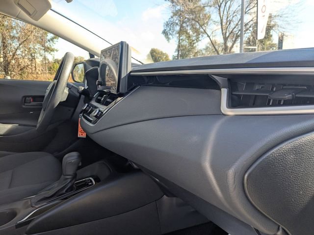 Used 2025 Toyota Corolla LE FWD image 33