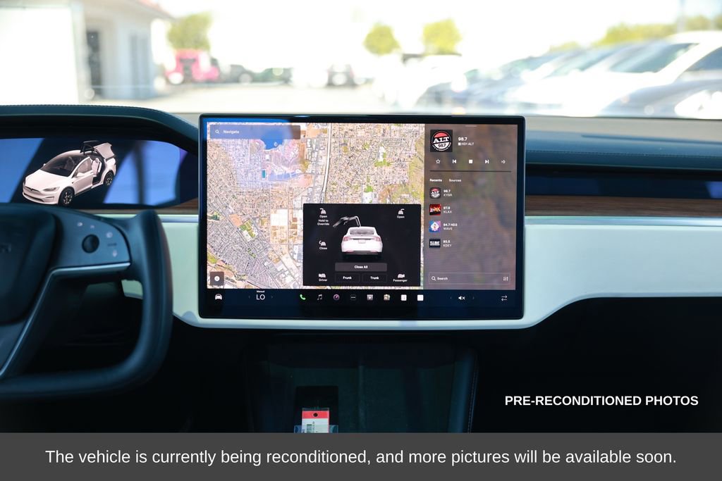 Used 2022 Tesla Model X image 27