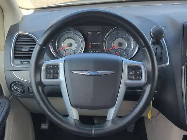 Used 2014 Chrysler Town & Country Touring FWD image 23