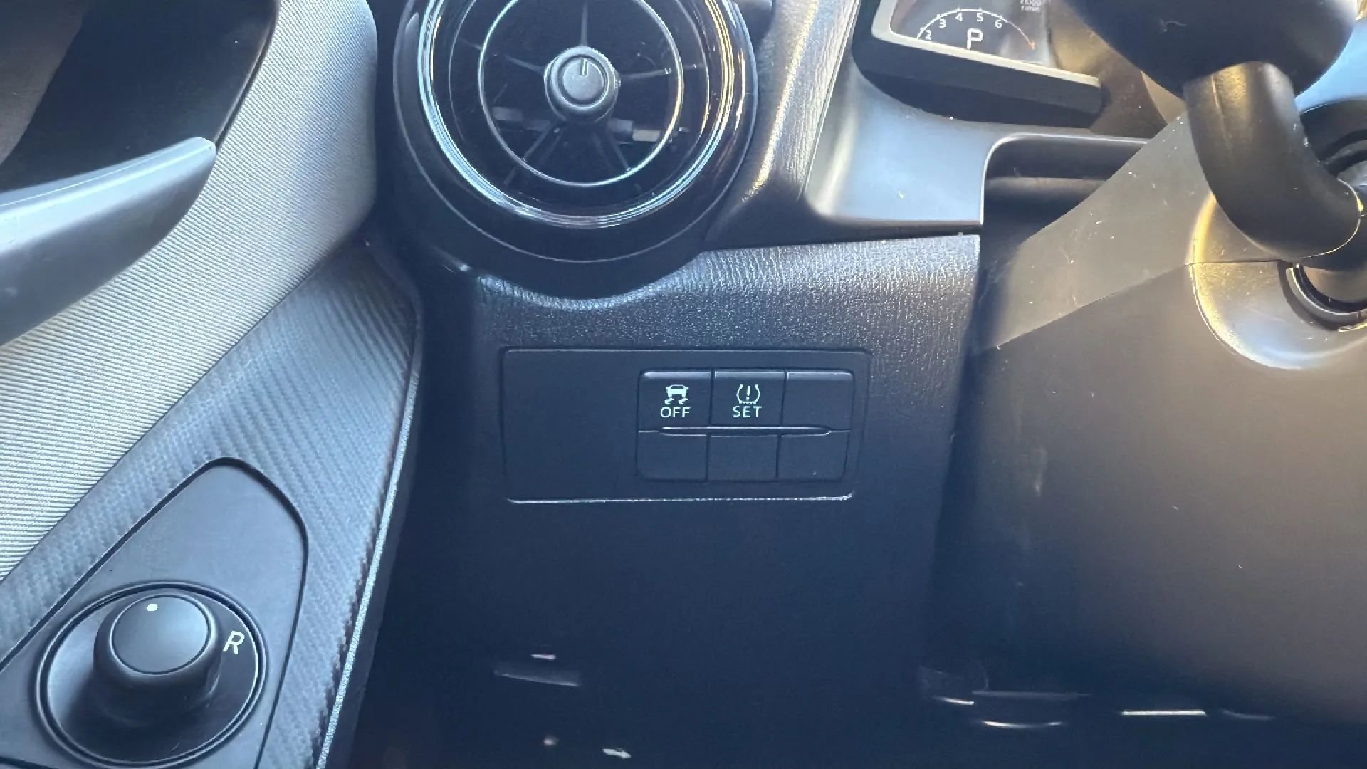 Used 2019 Toyota Yaris L FWD image 15