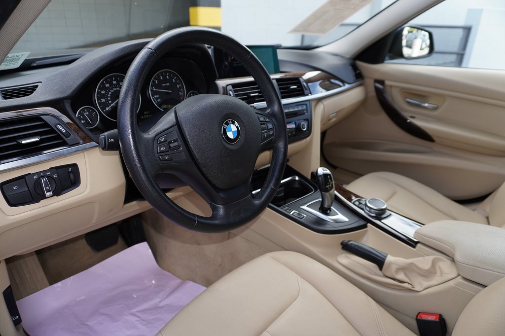 Used 2015 BMW 320i xDrive Sedan image 12