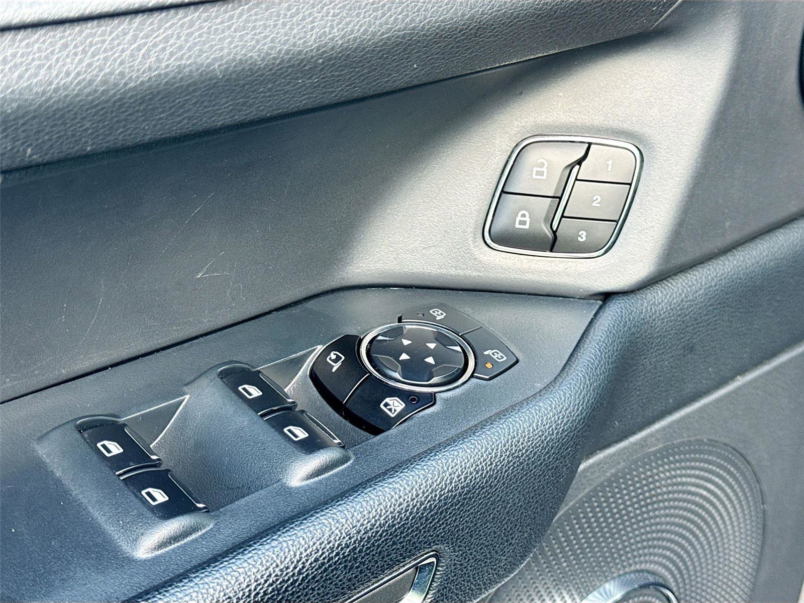 Used 2023 Ford Expedition Max XLT image 18