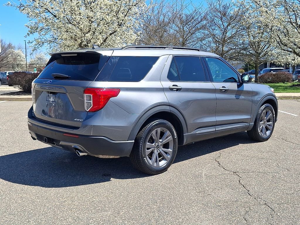 Certified 2023 Ford Explorer XLT w/ Equipment Group 202A AWD/4WD image 9