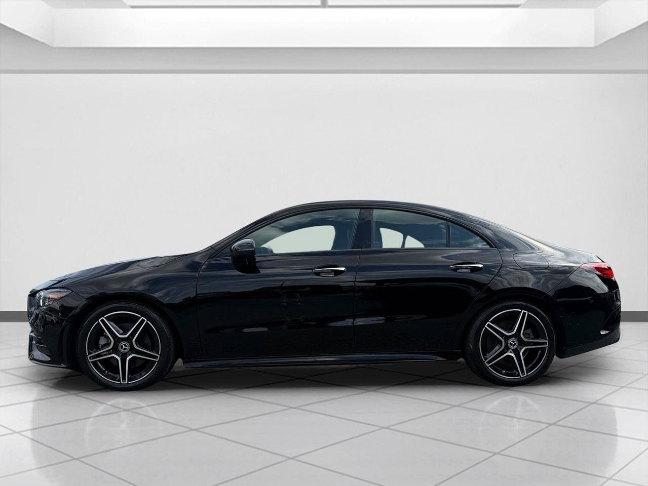 Used 2023 Mercedes-Benz CLA 250 4MATIC image 2