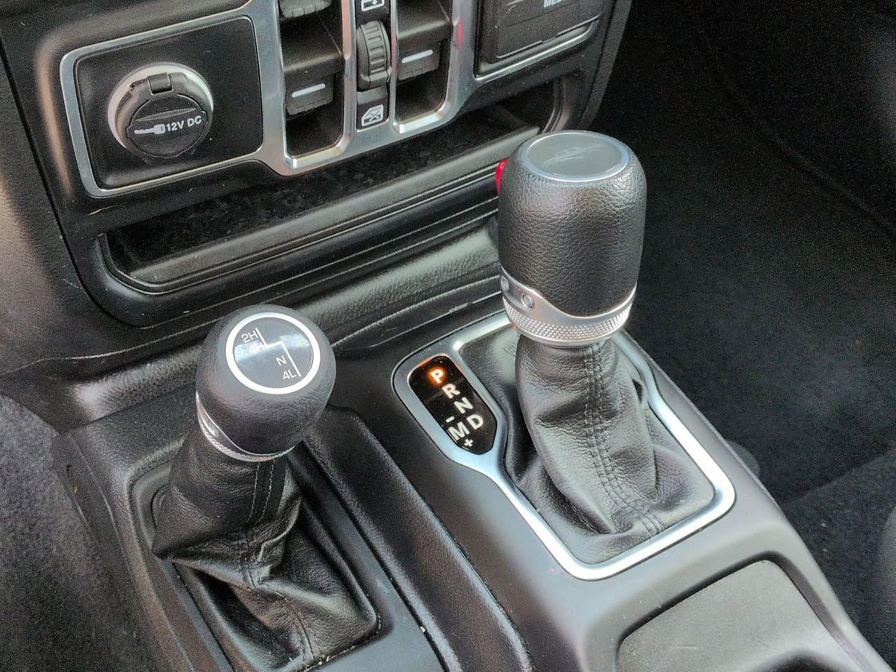 Used 2023 Jeep Gladiator Sport AWD/4WD image 15