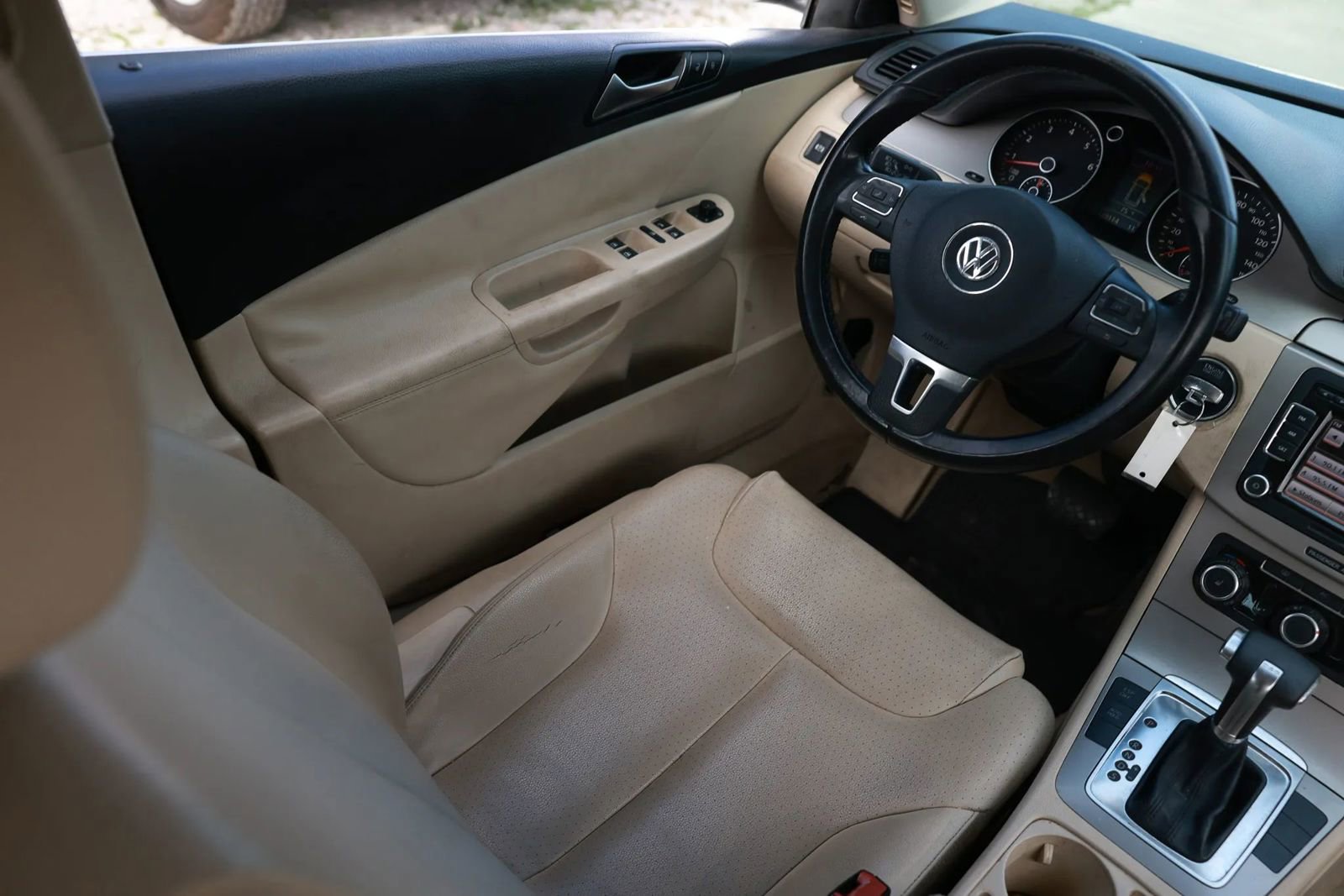 Used 2010 Volkswagen Passat Komfort FWD image 12