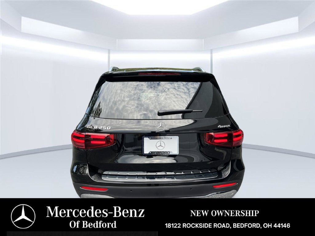 Used 2026 Mercedes-Benz GLB 250 4MATIC image 4