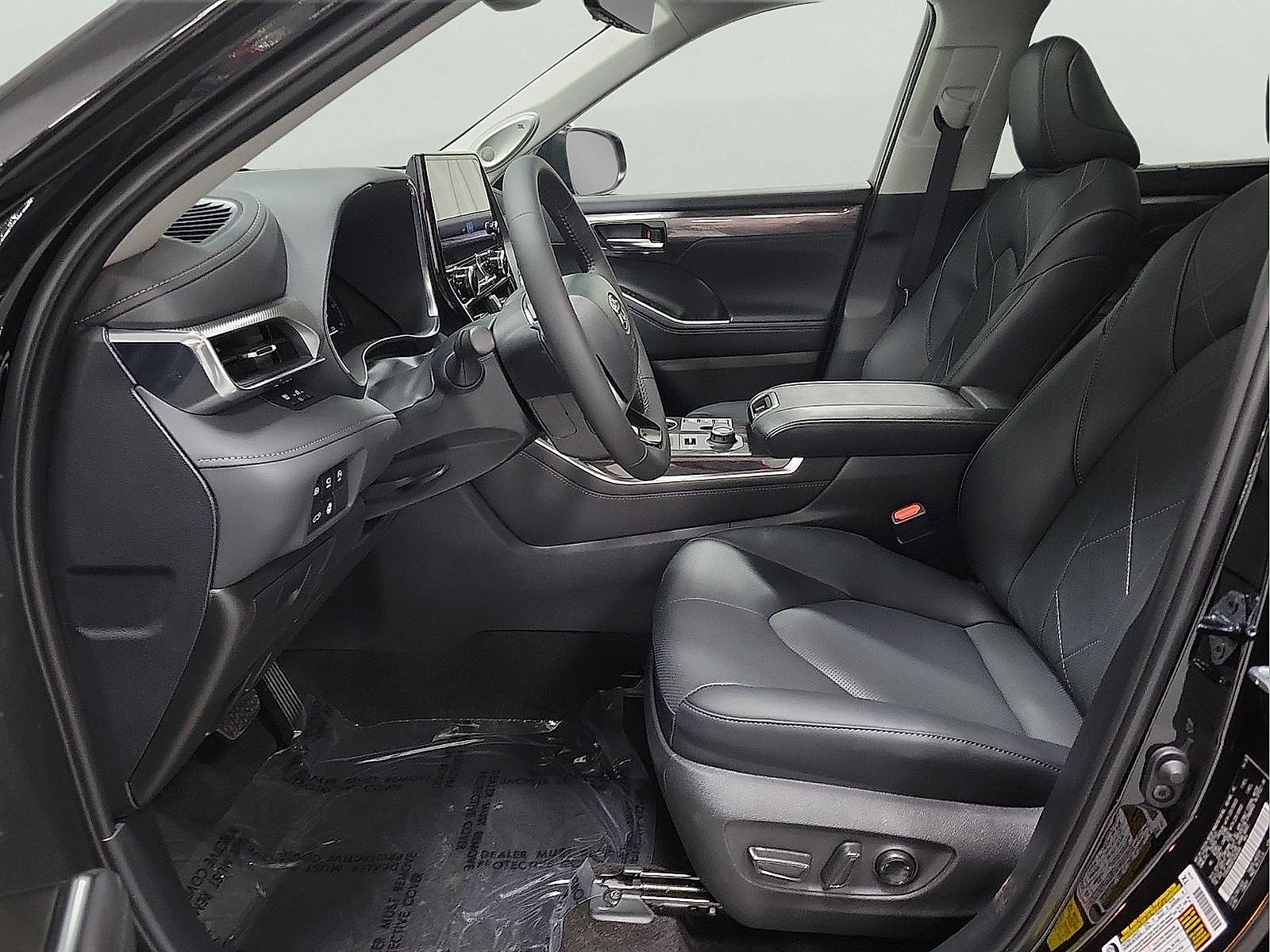 Certified 2026 Toyota Highlander Platinum AWD/4WD image 12