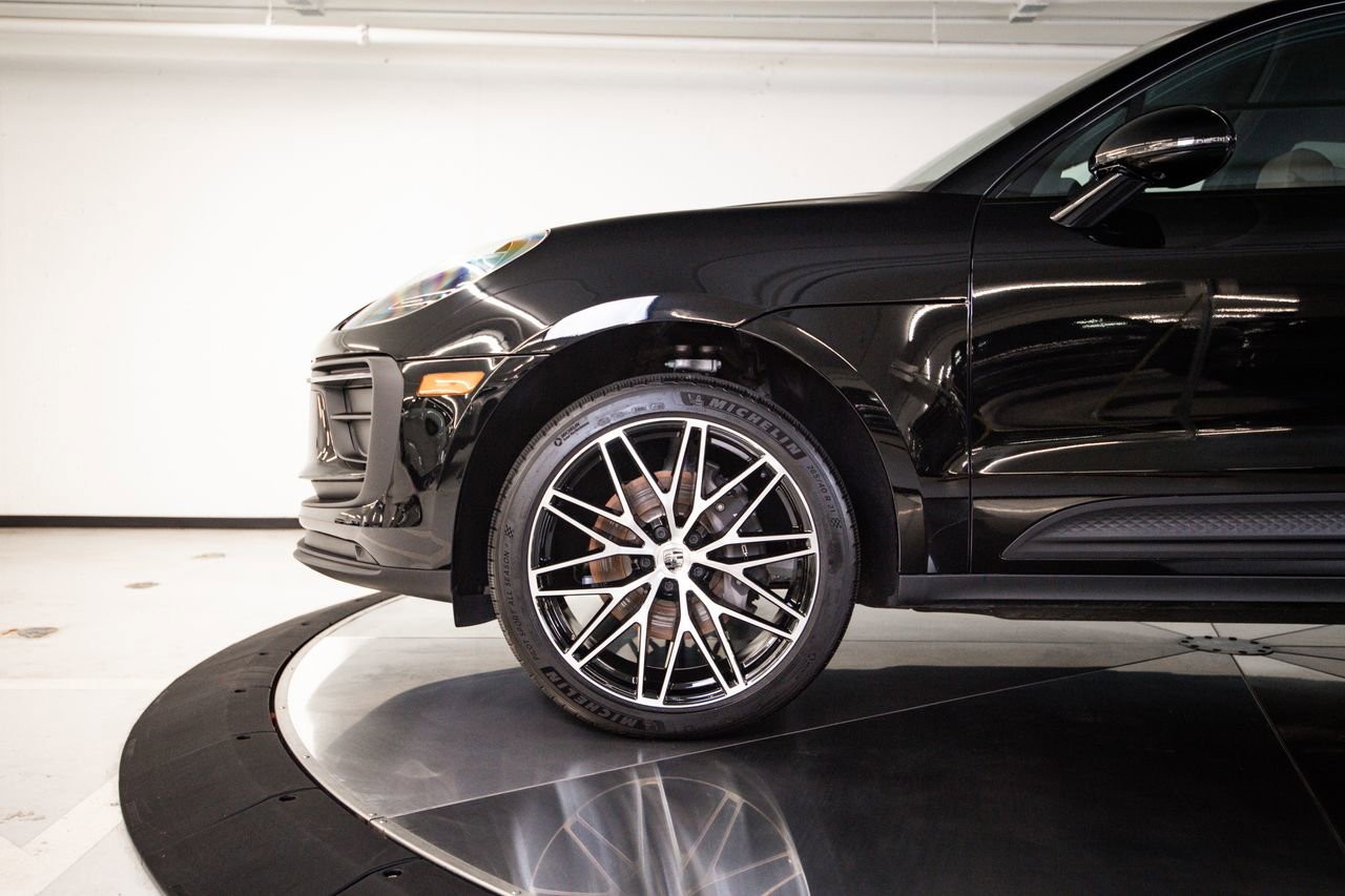 Certified 2025 Porsche Macan AWD/4WD image 13