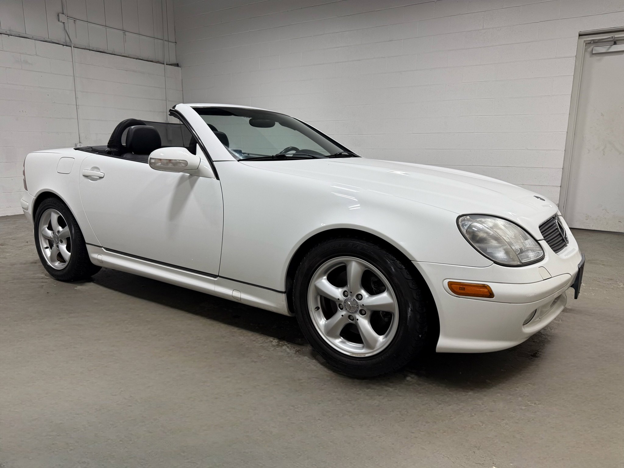 Used 2001 Mercedes-Benz SLK 320 image 2