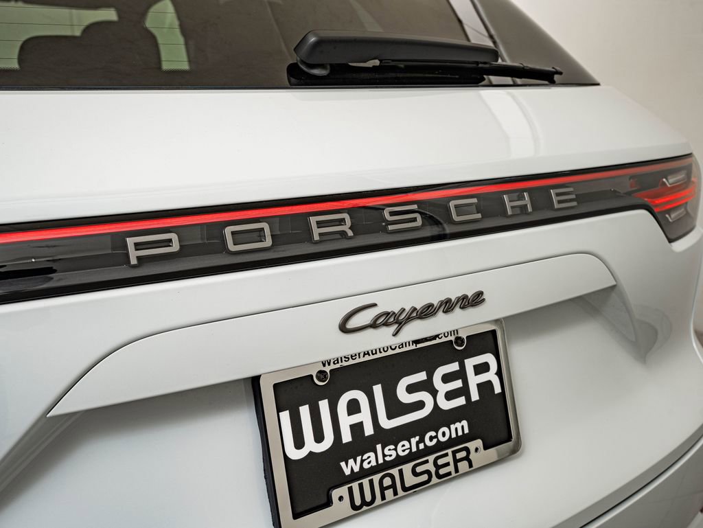 Certified 2023 Porsche Cayenne Platinum Edition image 21