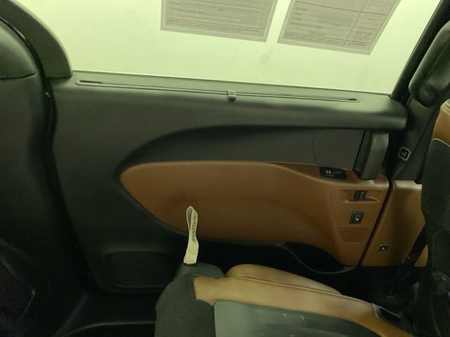 Used 2017 Chrysler Pacifica Limited w/ UConnect Theater Package FWD image 26