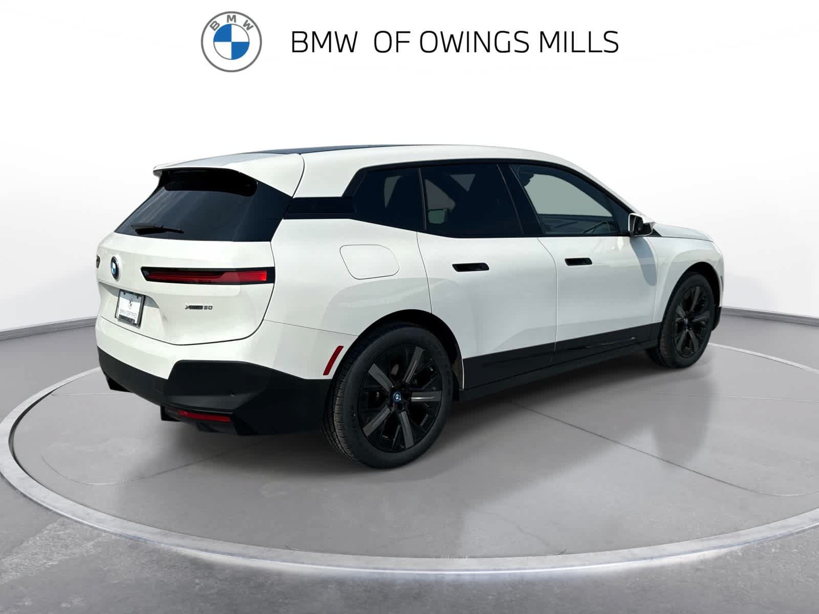 Used 2024 BMW iX xDrive50 AWD/4WD image 9