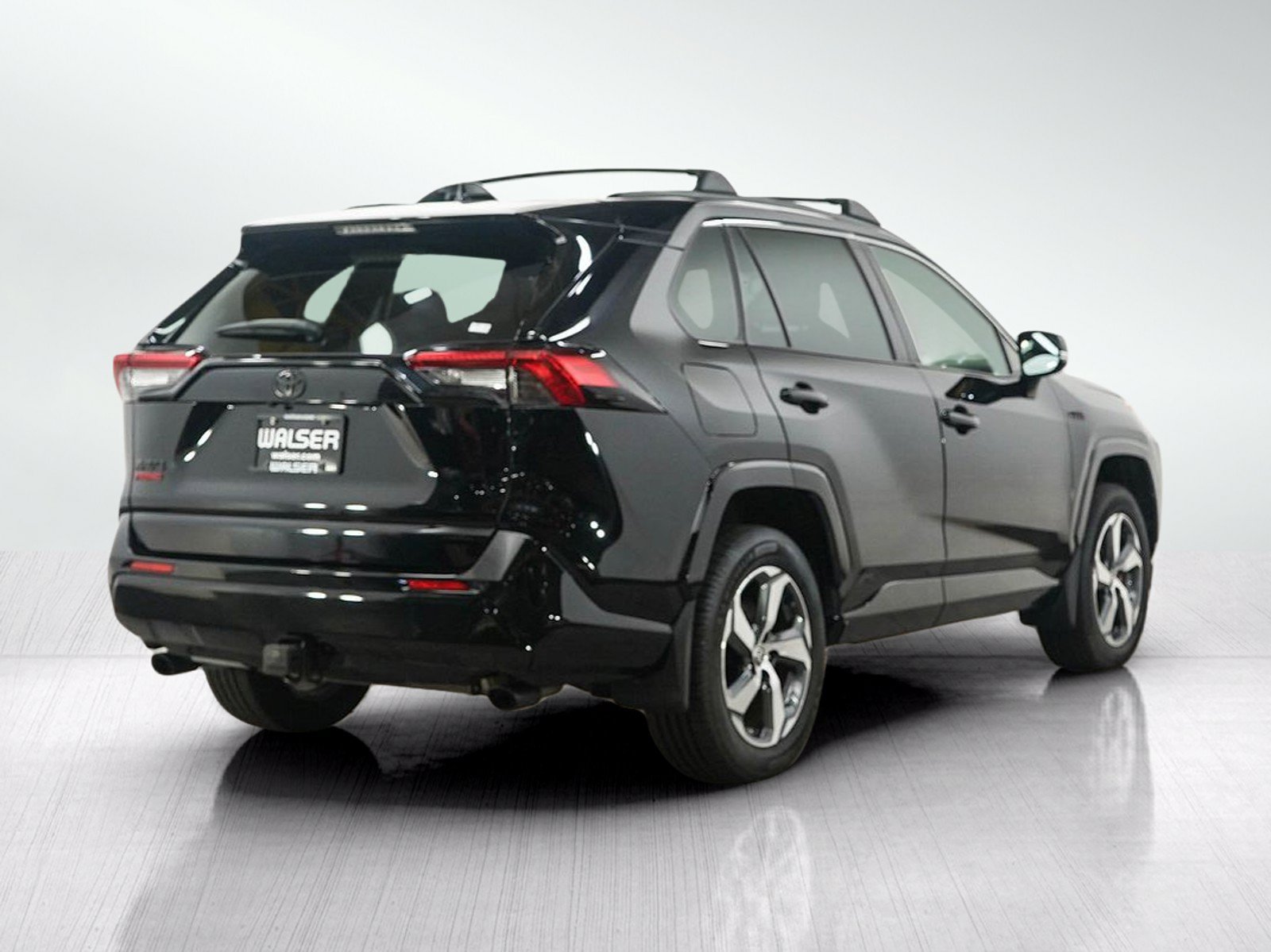 Used 2021 Toyota RAV4 SE w/ Weather & Moonroof Package AWD/4WD image 5