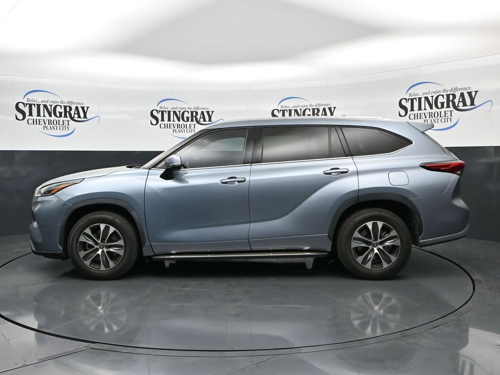 Used 2021 Toyota Highlander XLE image 4