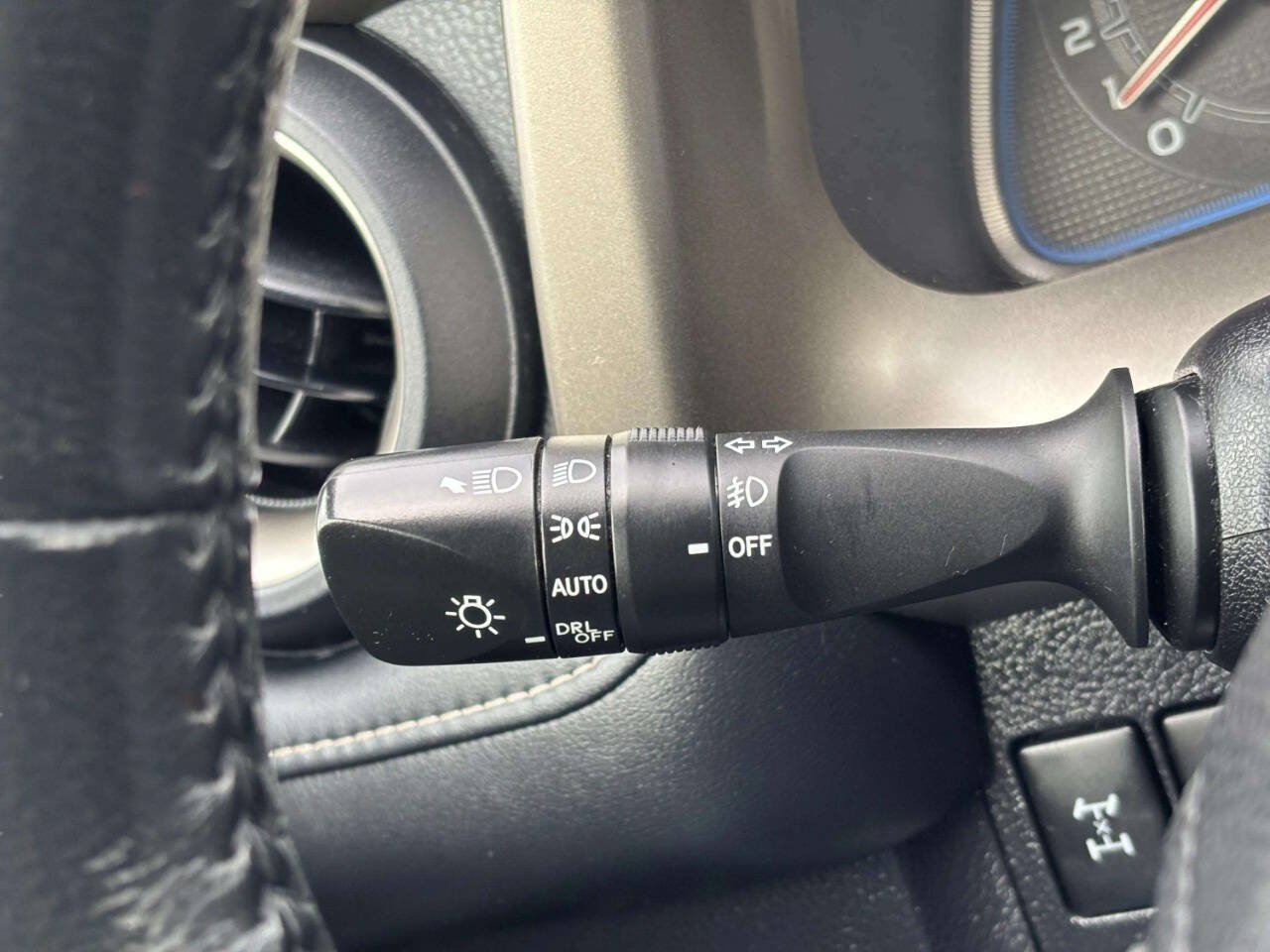 Used 2015 Toyota RAV4 Limited AWD/4WD image 31
