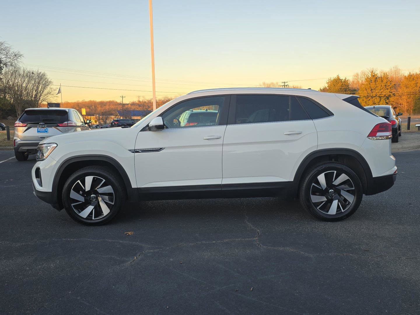 Used 2024 Volkswagen Atlas Cross Sport SE image 9