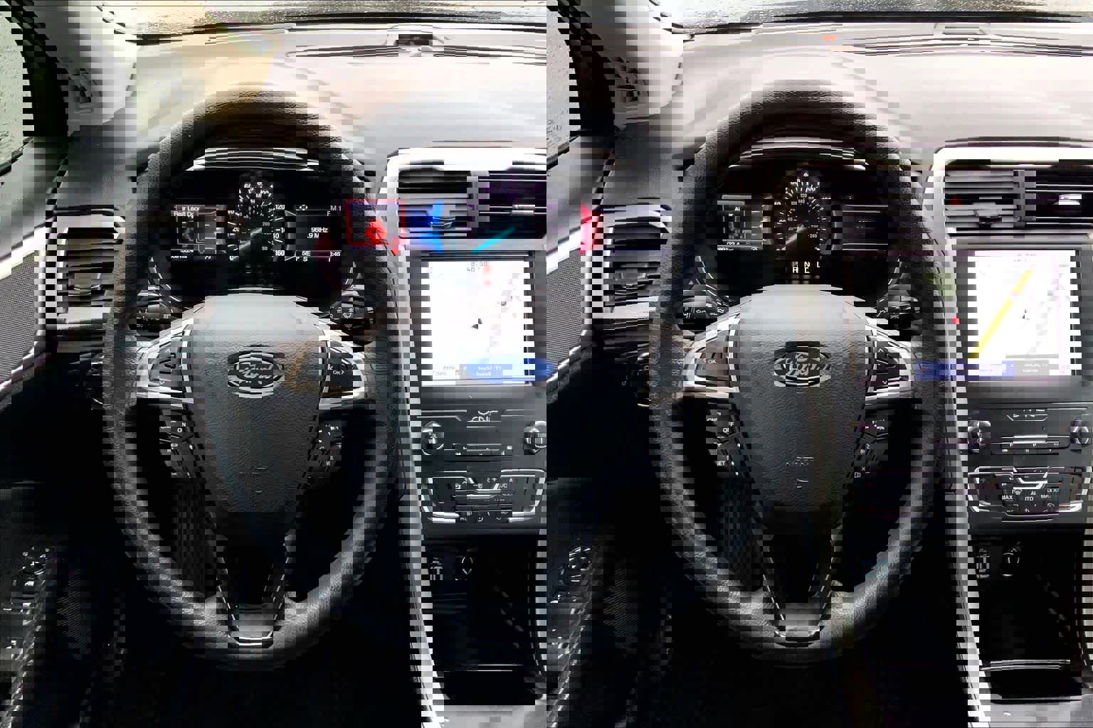 Used 2020 Ford Fusion SE image 6